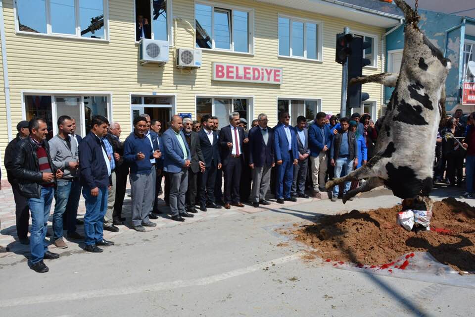 Yüksel Büyükkarcı ve ekibi şükür kurbanı kesti