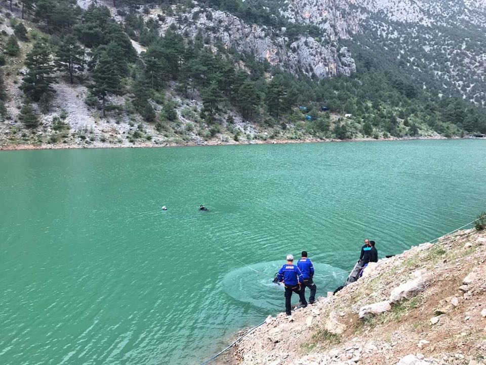 Patpat'la baraj gölüne uçtu
