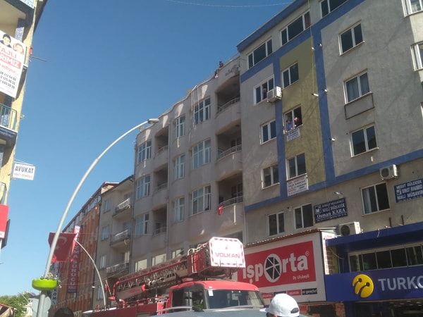 Yunus Emre Caddesinde İntihar Girişimi