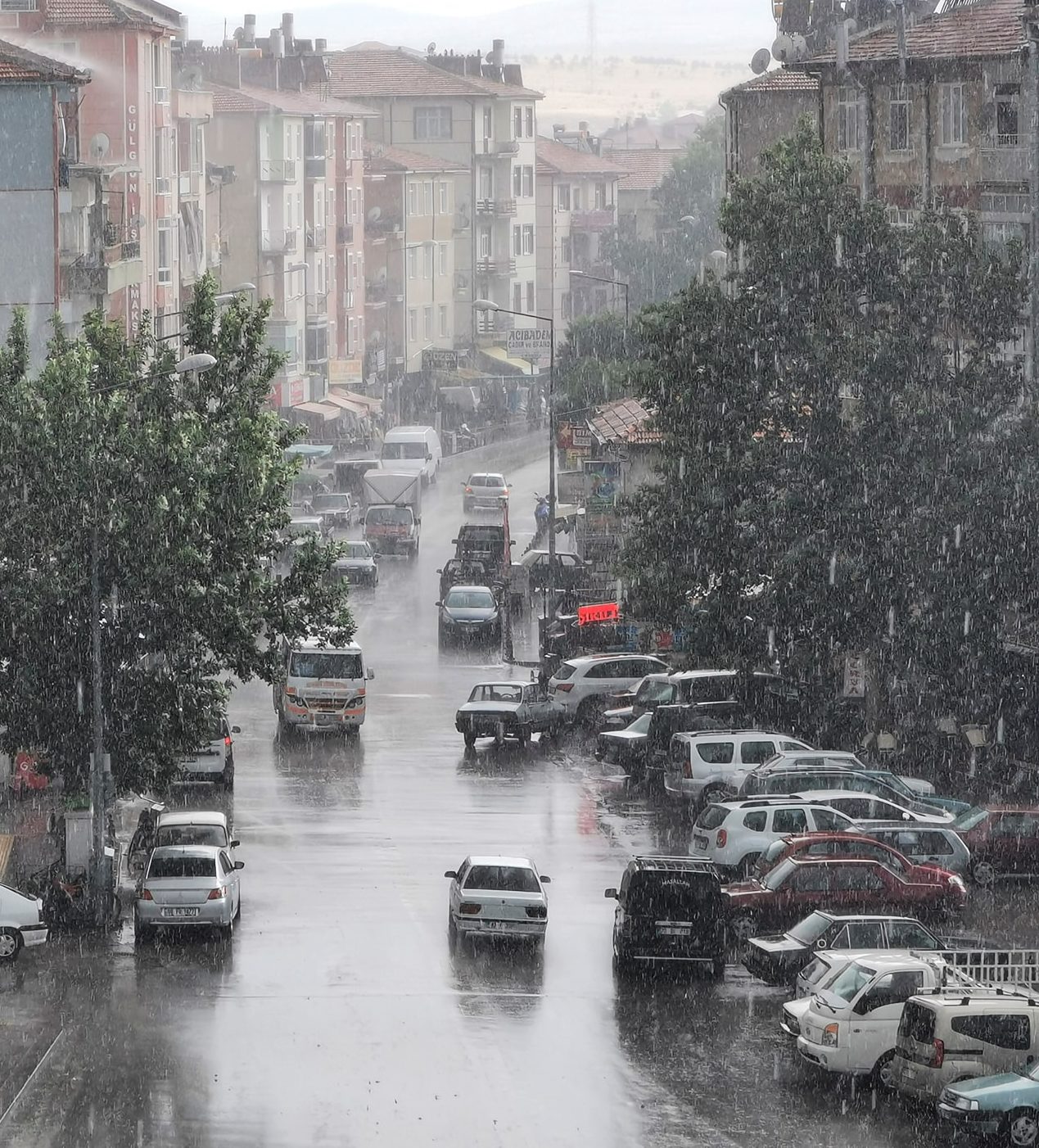 Karaman'da sağanak yağmur devam ediyor