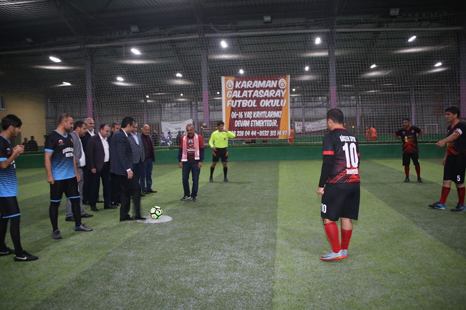 Şehitler anısına düzenlenen futbol turnuvasında şehit babası unutulmadı