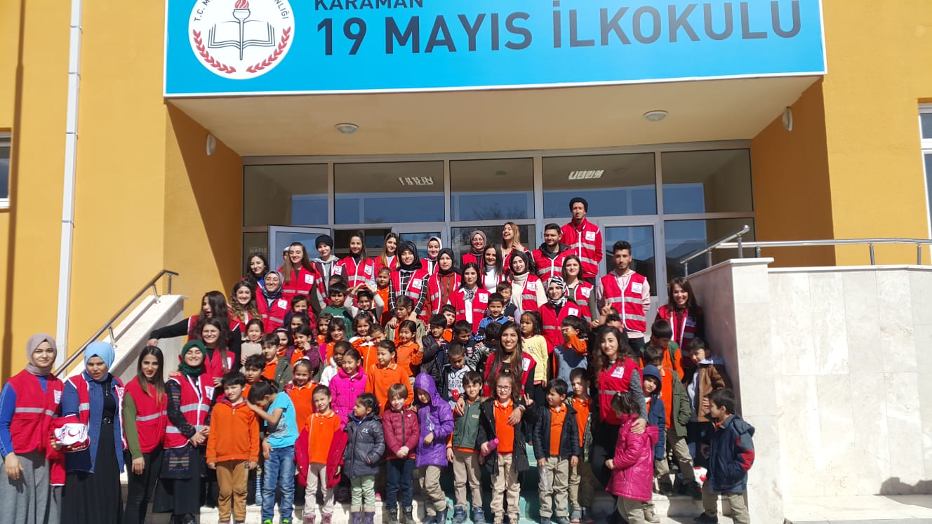 Genç Kızılay Öğrenci Topluluğu Üyelerinden Yardım Kampanyası