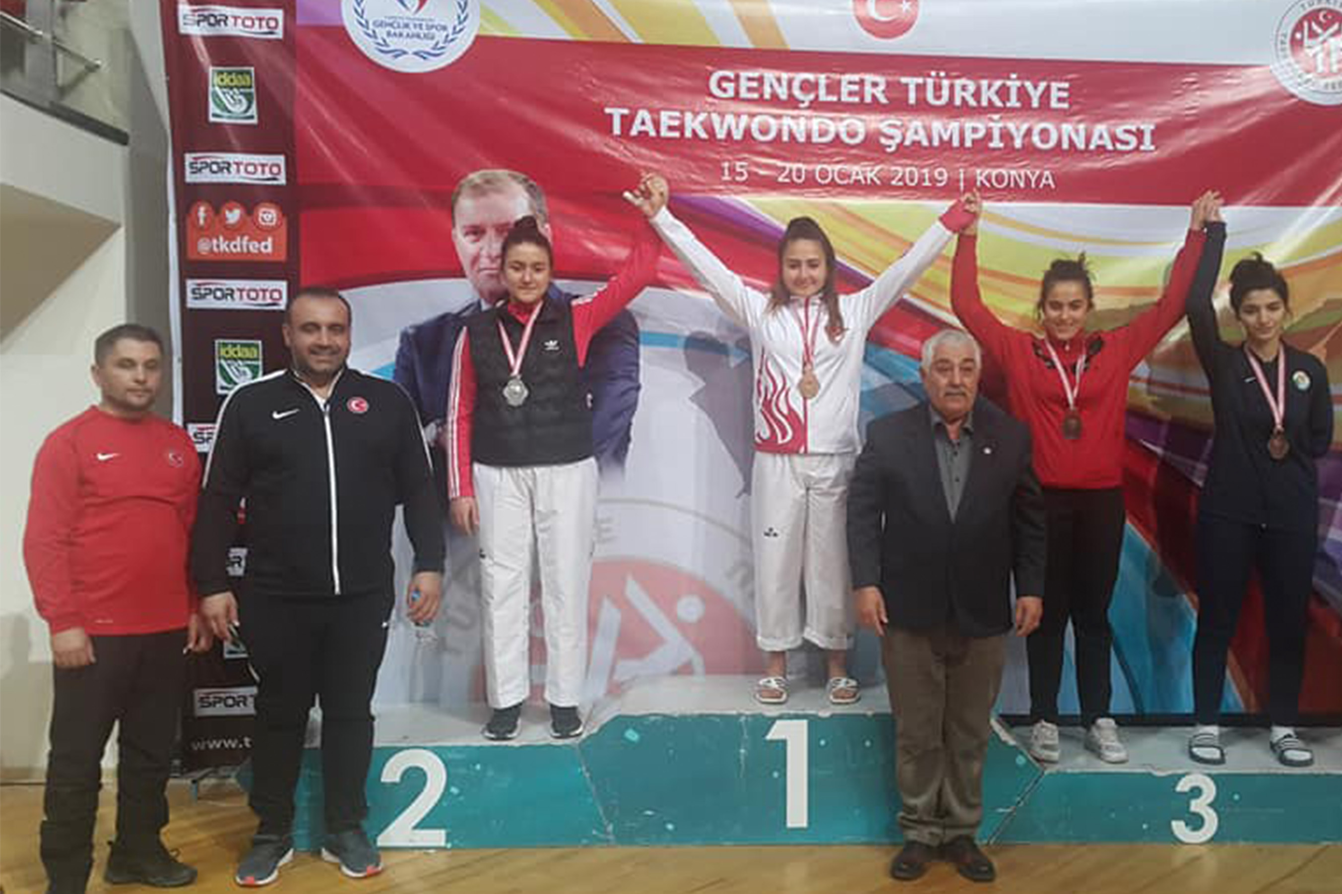 Ceylan Sultan Koçak, Taekwondo Gençler Türkiye Şampiyonası'nda Gümüş Madalya Kazandı
