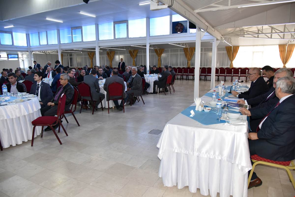 Merkeze Bağlı Mahalle ve Köy Muhtarları Vali Meral Başkanlığında Toplandı