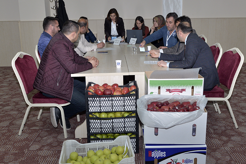 Türkiye'nin en kapsamlı elma çalıştayı Karaman'da yapıldı.