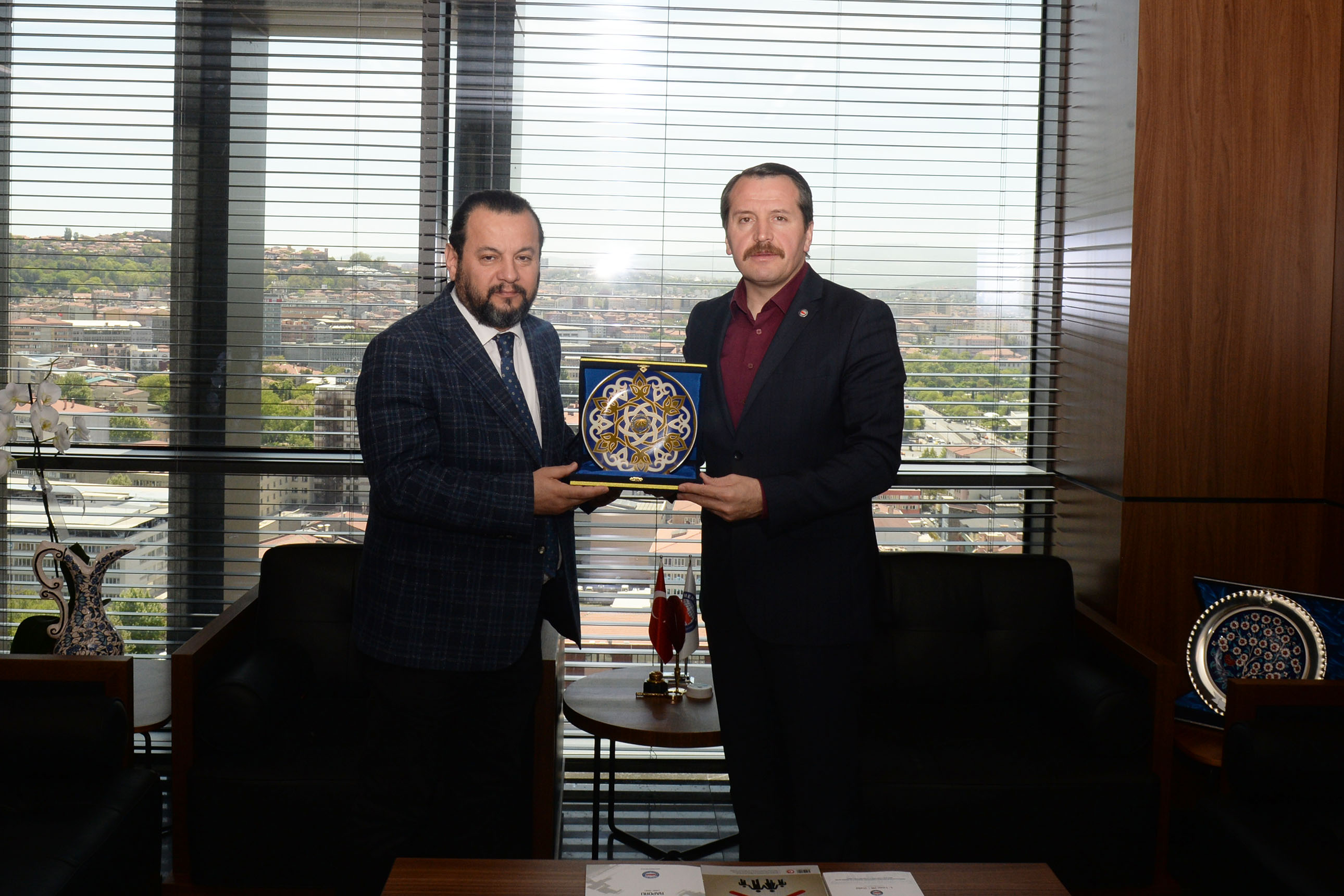 REKTÖR AKGÜL'DEN MEMUR-SEN GENEL BAŞKANI ALİ YALÇINA ZİYARET