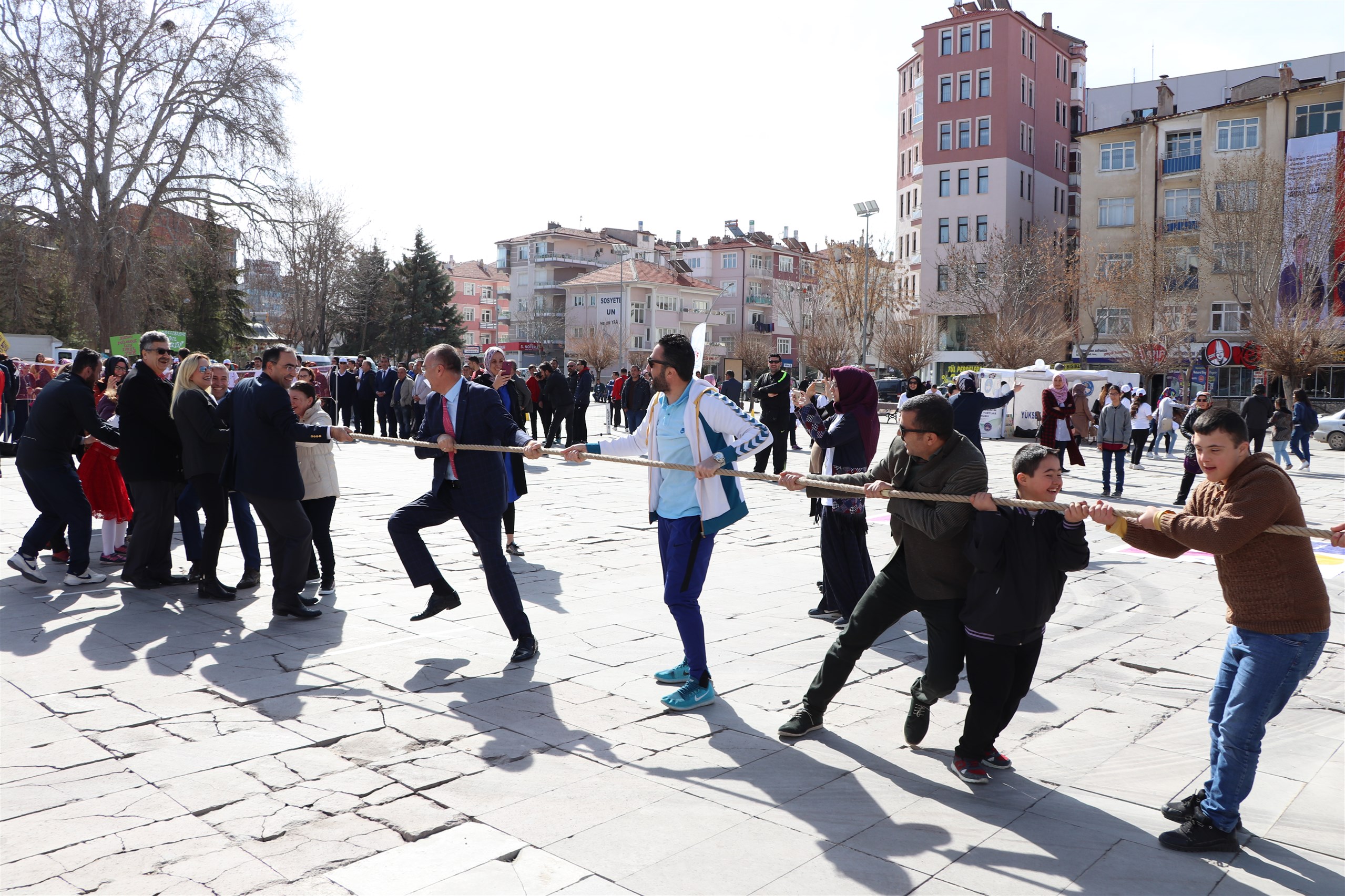 DOWN SENDROMLU ÇOCUKLAR BULUŞTU