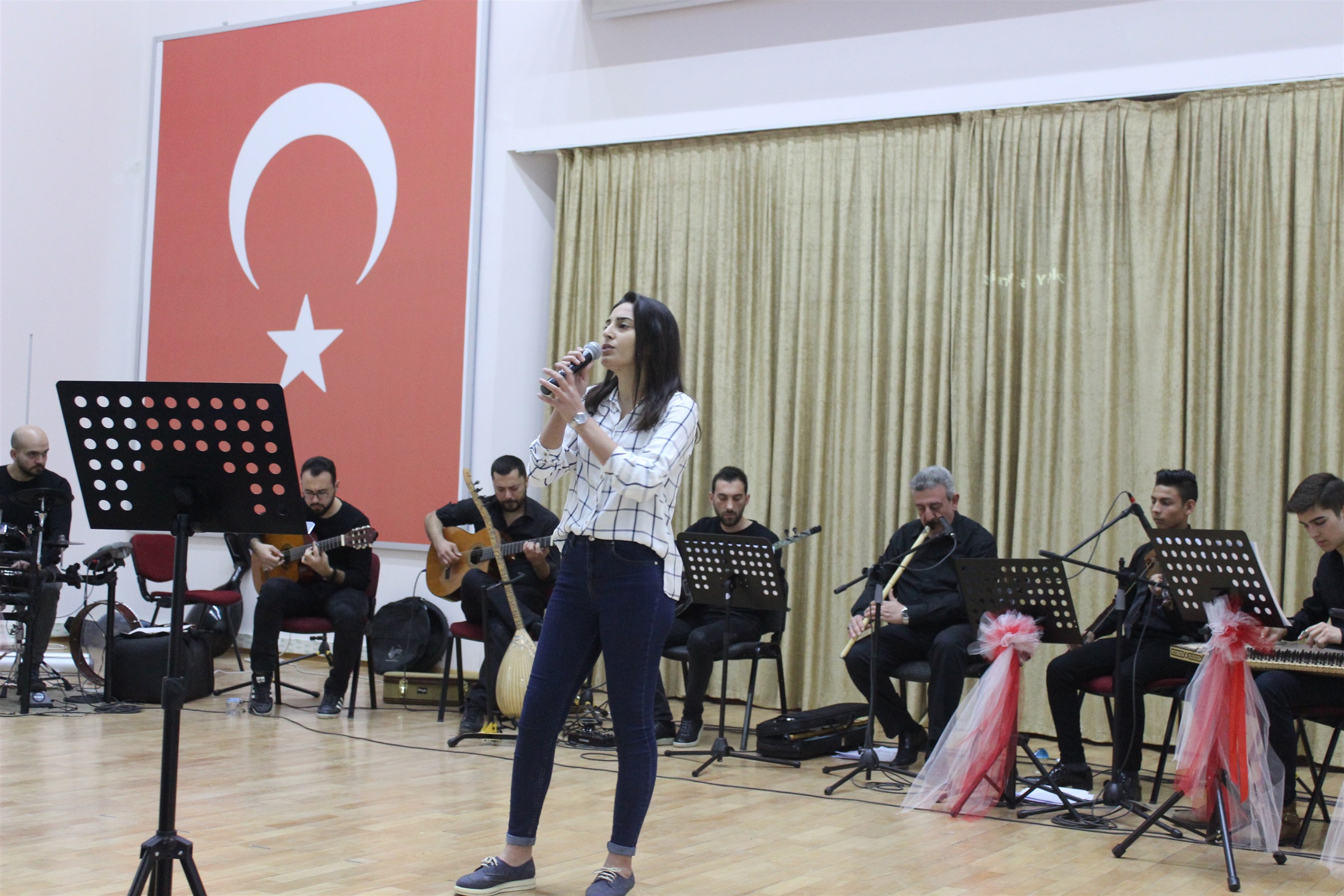 Gençler Arası 'Türk Müziği, Tiyatro, Şiir ve Bilgi' Yarışması Yapıldı