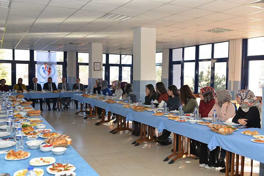 Vali Meral ve Rektör Akgül Kız Öğrencilerin Sorunlarını Dinlediler