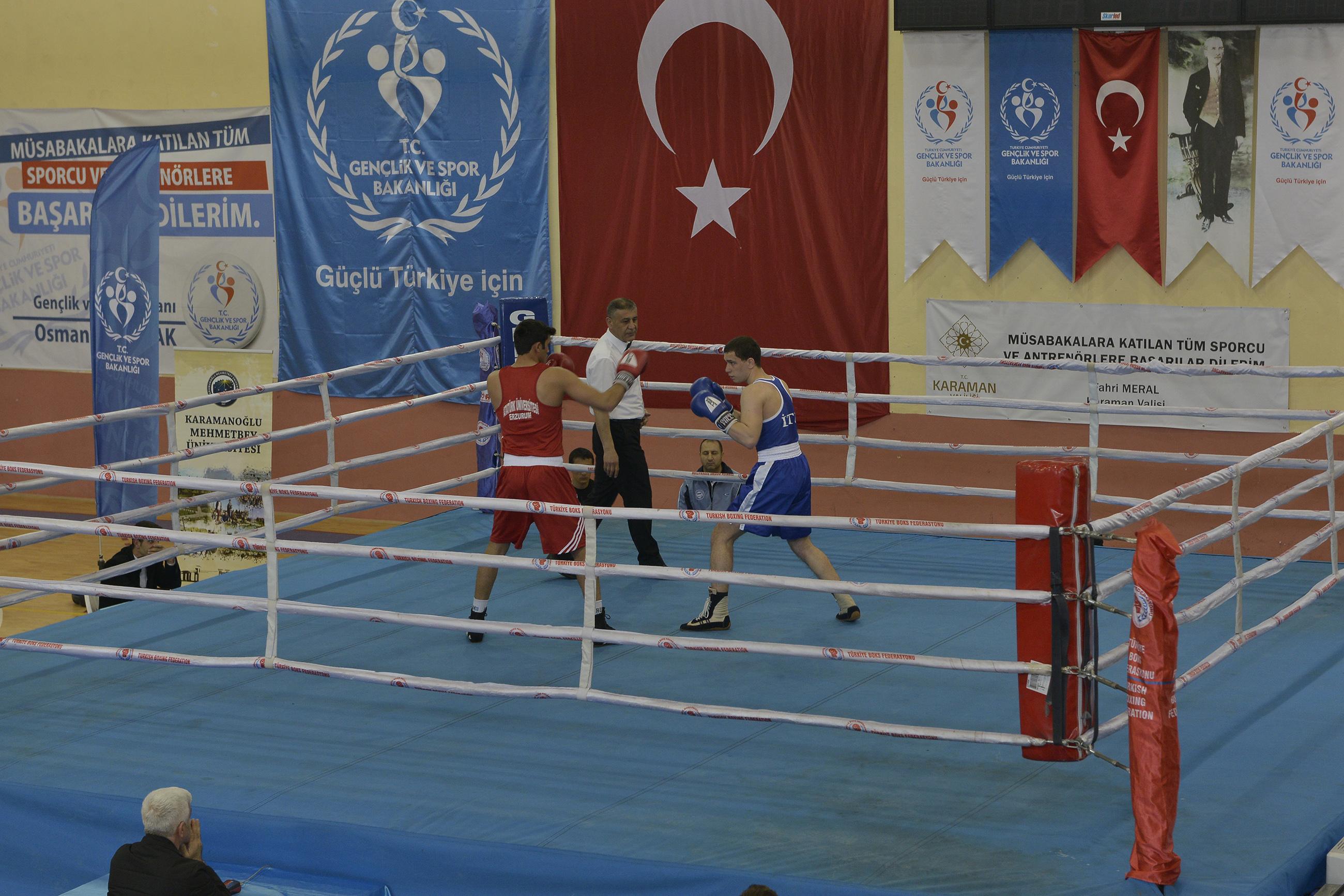ÜNİVERSİTELERARASI BOKS ŞAMPİYONASI KARAMAN'DA BAŞLADI