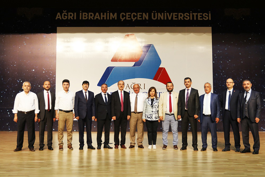 Üniversite Rektörleri ABD Yönetimini Kınadı