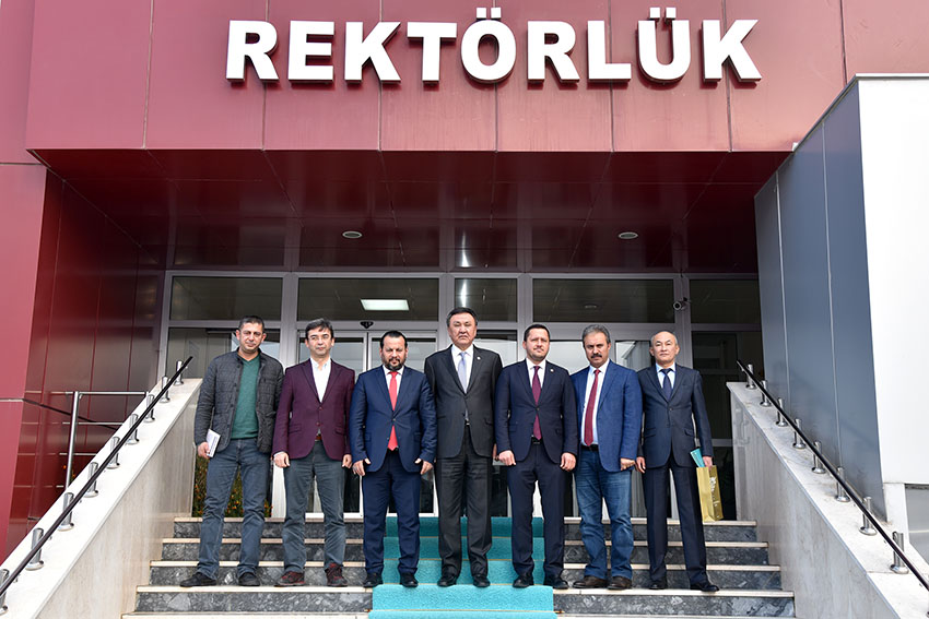 KIRGIZİSTAN ANKARA BÜYÜKELÇİSİNDEN REKTÖR AKGÜL'E ZİYARET