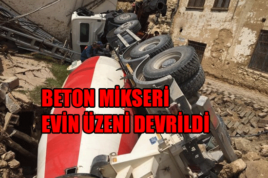 Yolun çökmesi sonucu beton mikseri kullanılmayan evin üzerine devrildi