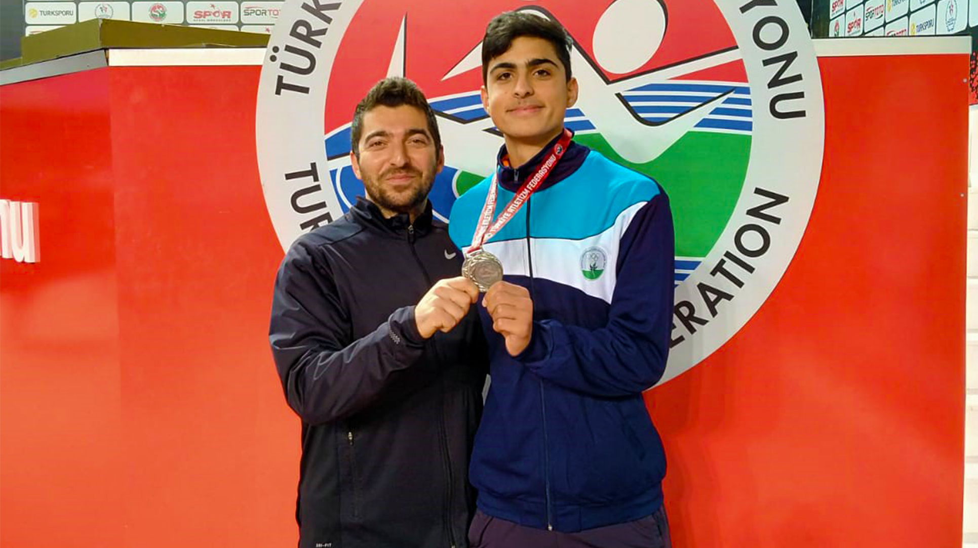 AKAN KARDEŞLER MADALYA İLE DÖNDÜ