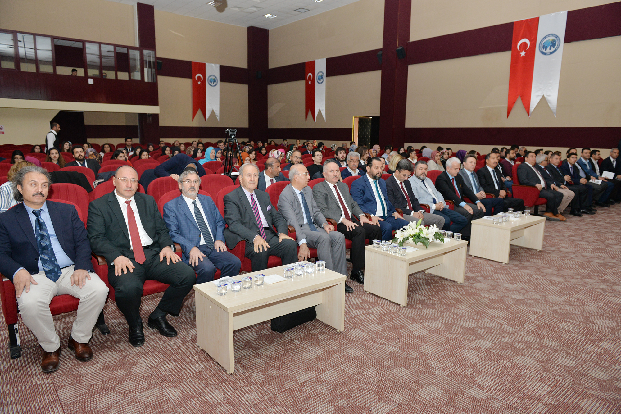 1. KARAMAN ULUSLARARASI DİL VE EDEBİYAT KONGRESİ BAŞLADI