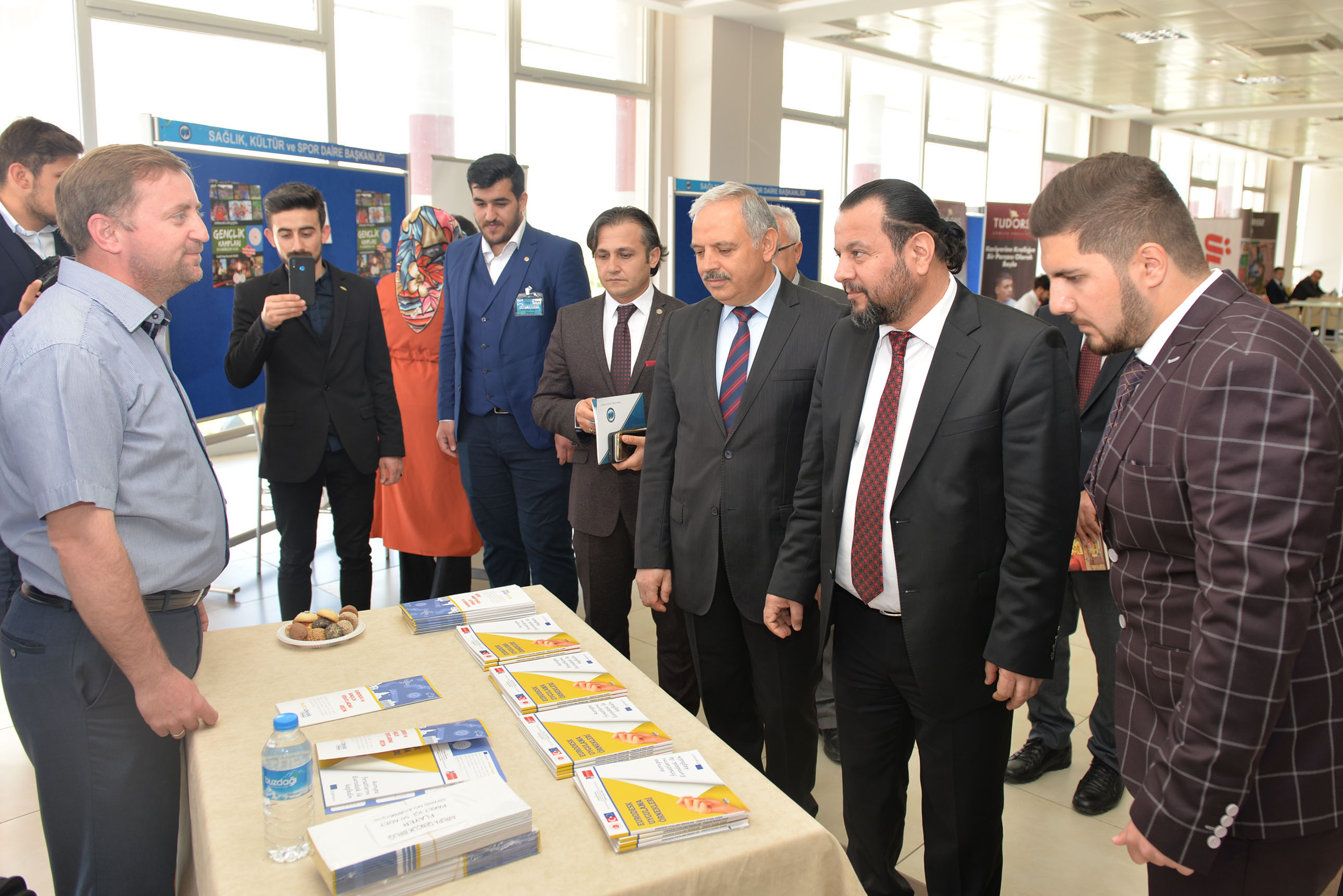 1. İSTİHDAM KARİYER VE GİRİŞİMCİLİK FUARI KMÜ'DE BAŞLADI