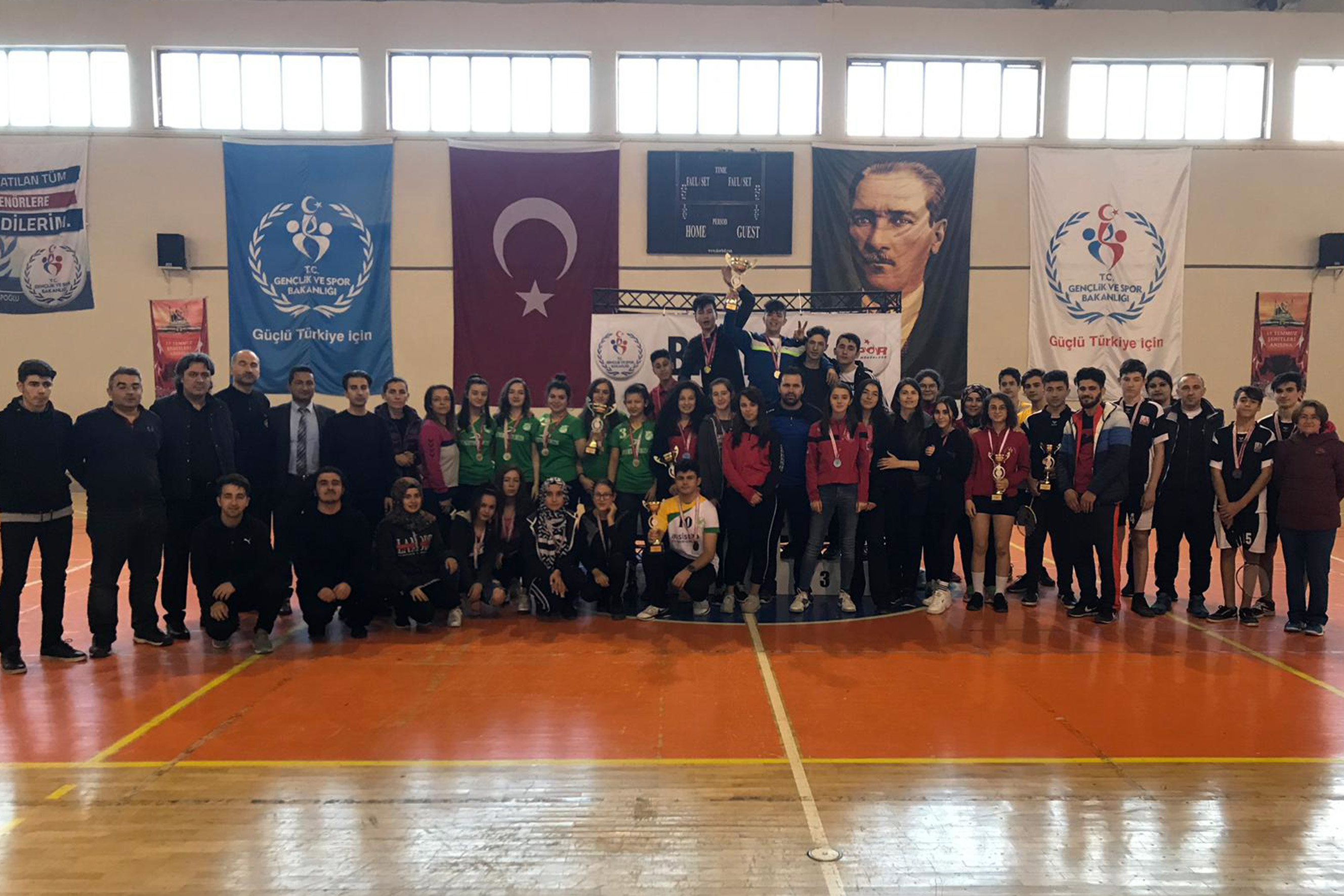 OKULLAR ARASI GENÇLER BADMİNTON MÜSABAKALARI SONA ERDİ