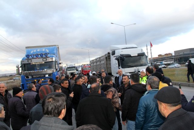 Kamyoncular eylem yaptı