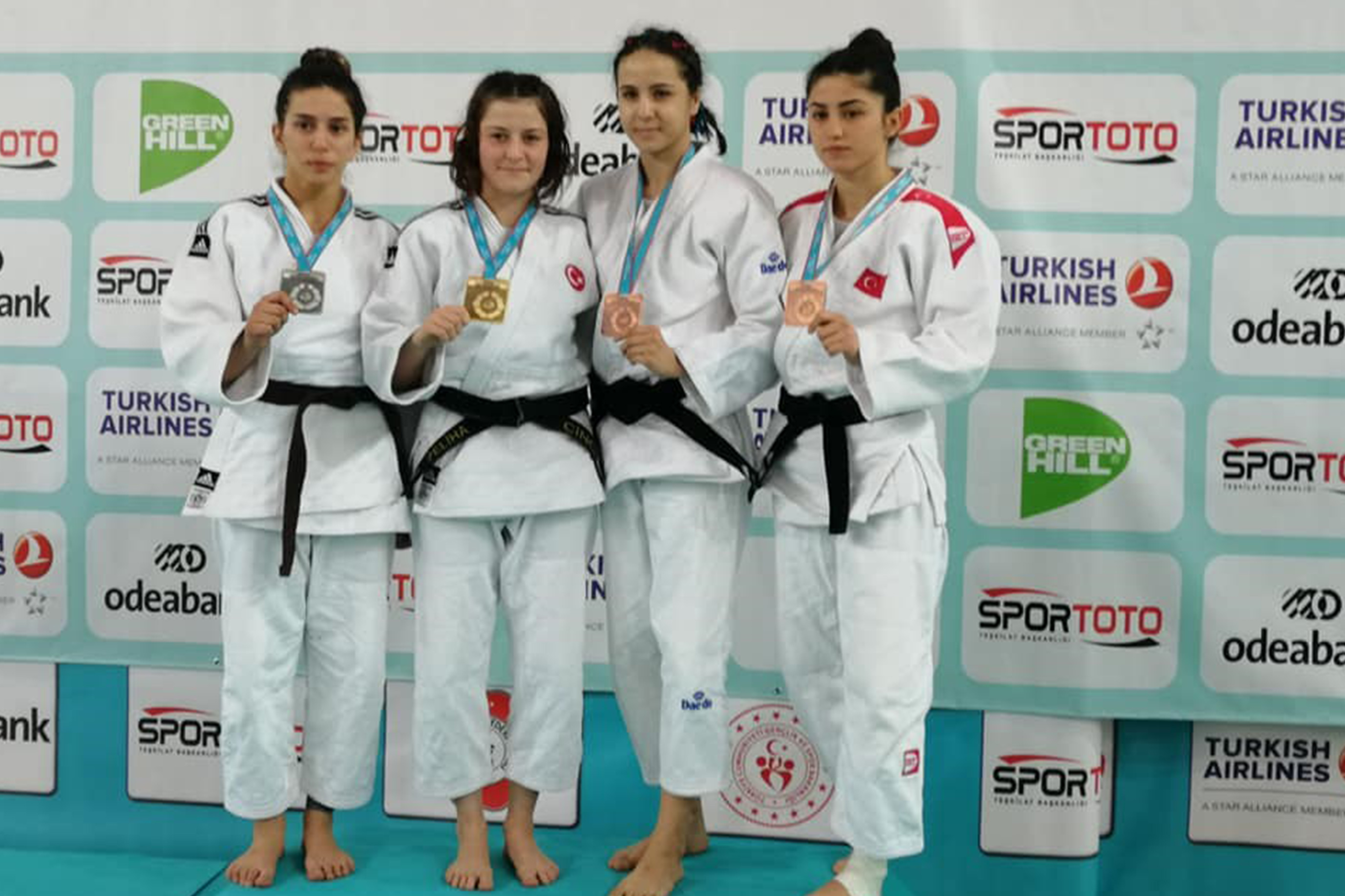 Karaman judo takımı madalyalarla döndü