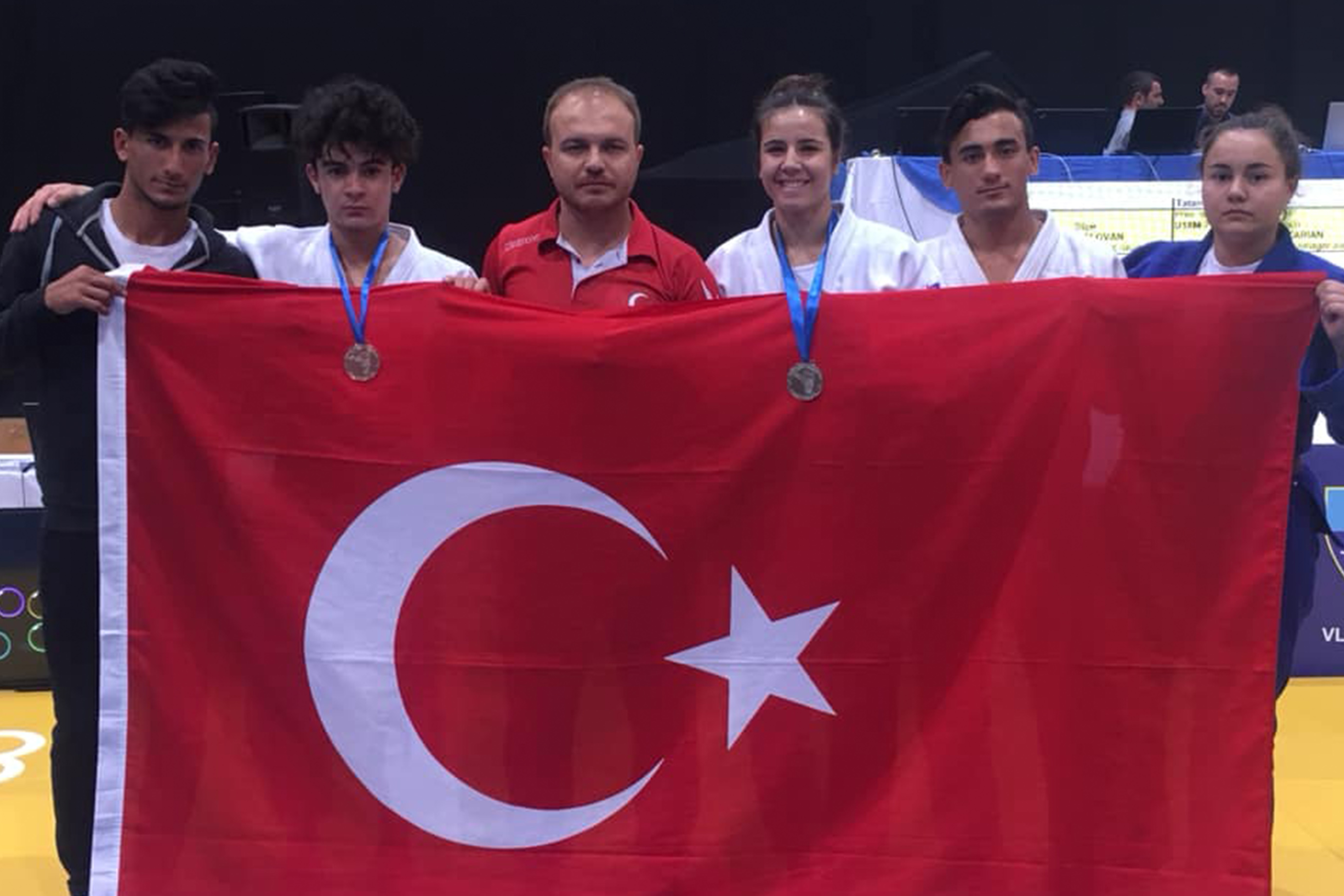 KARAMANLI MİLLİ JUDOCULAR BOSNA'DAN MADALYA İLE DÖNDÜLER