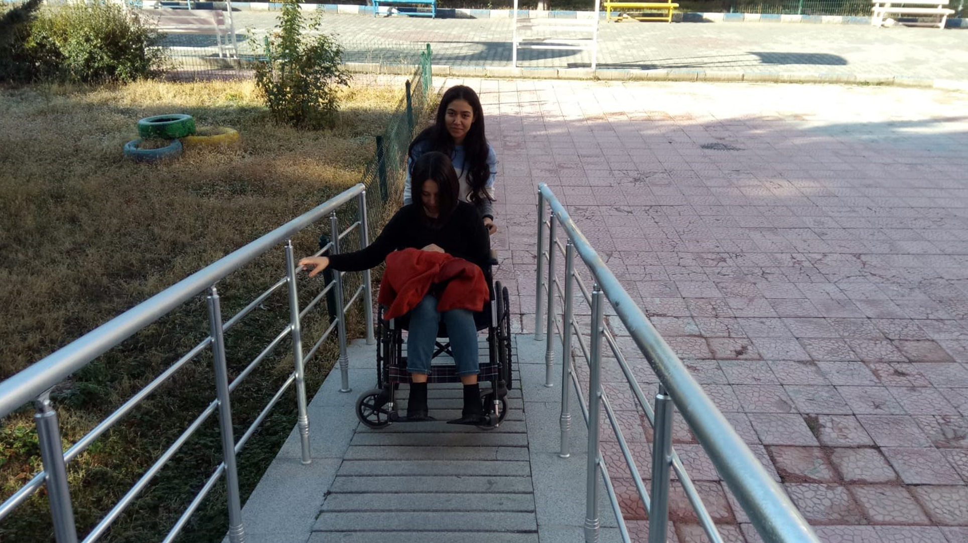 KYK'LI GENÇLER ENGELLİ KARDEŞLERİNİ UNUTMADI