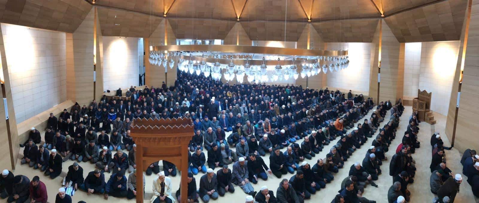 Karaman'ın en büyük camisi ibadete açıldı