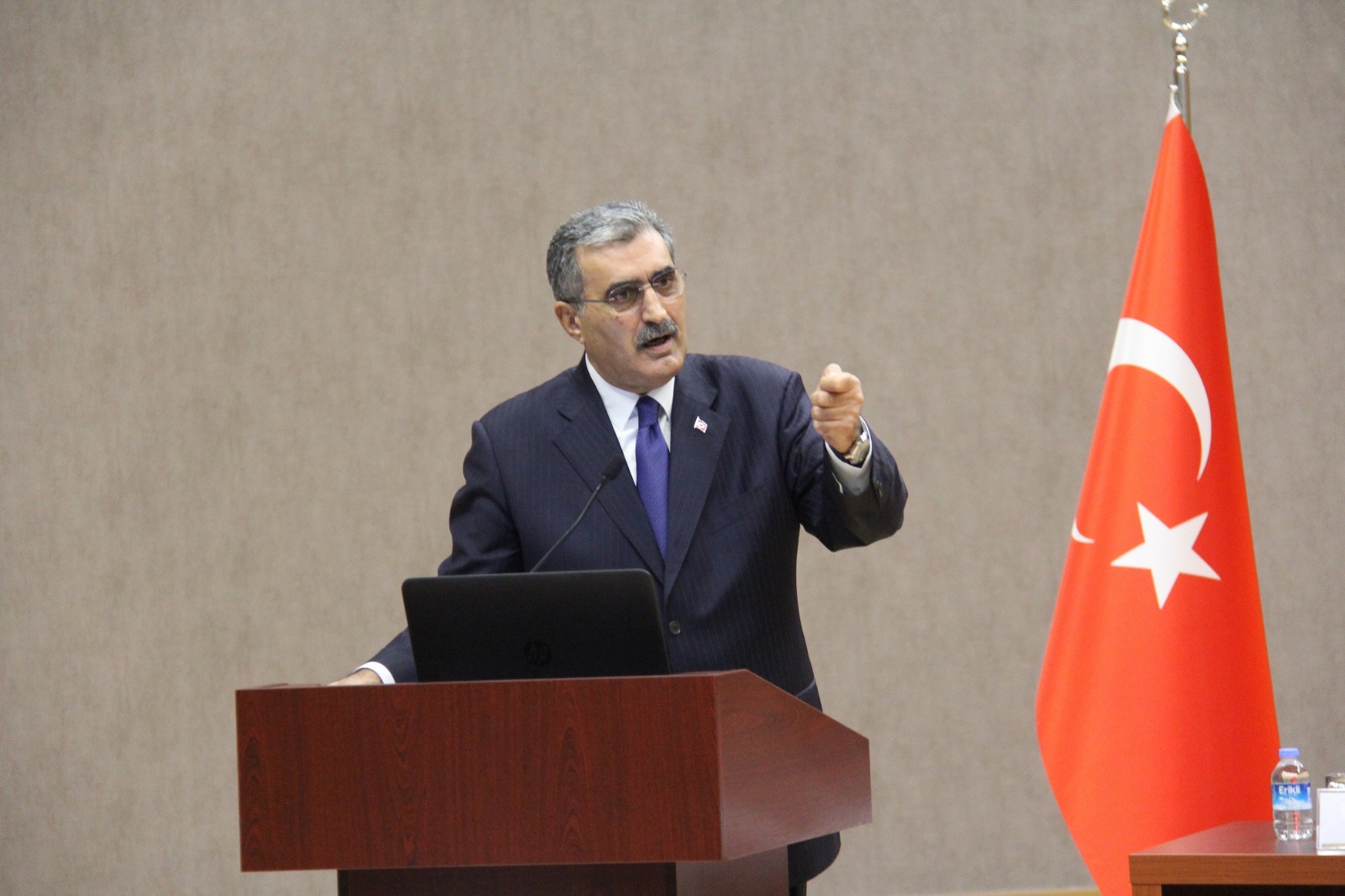 KONUK: BİZİM BAYRAMLARIMIZ DARGINLARI KÜSKÜNLERİ BARIŞTIRIR, HUZUR İKLİMİNİ HÂKİM KILAR