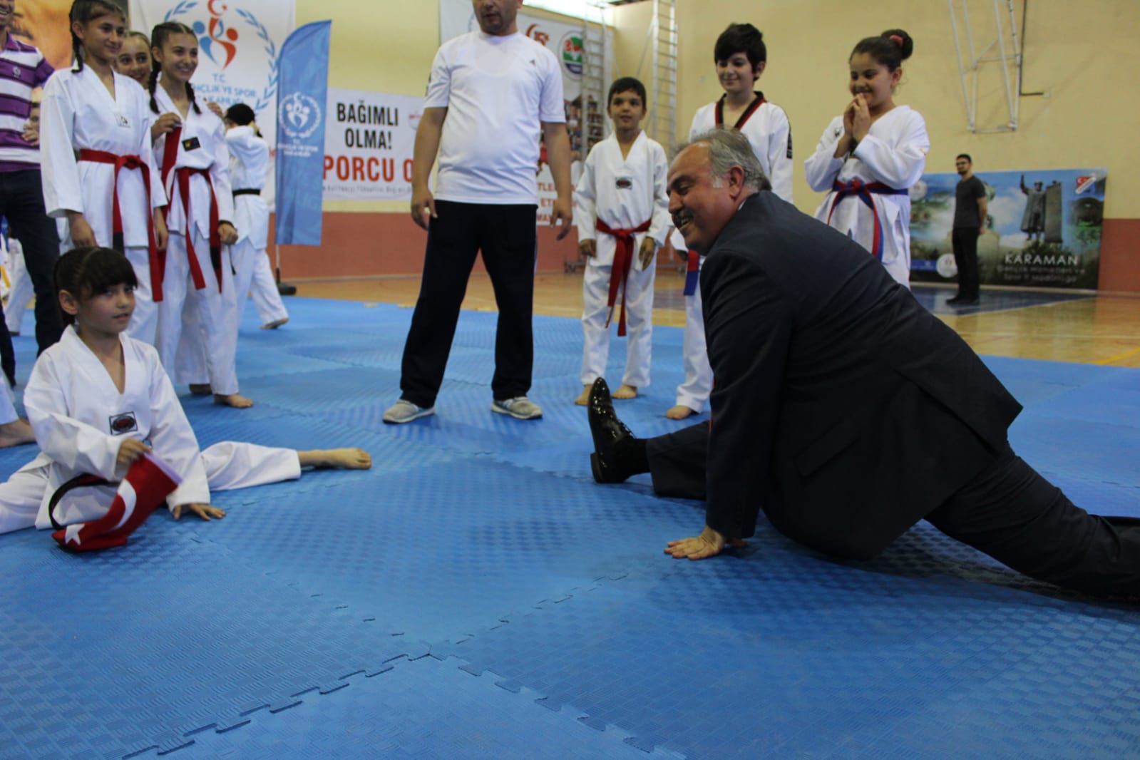 AK Parti Karaman Milletvekili Dr. Recep Şeker Karamanlı Sporcular ile buluştu.