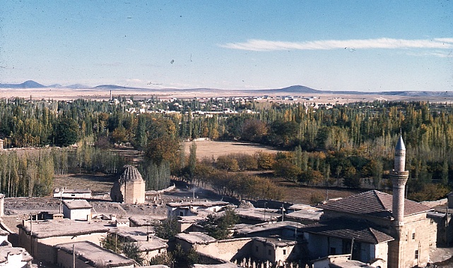 KARAMAN: BİR BEYLİĞİN KALBİ NEDEN HEP BURADA ATTI?