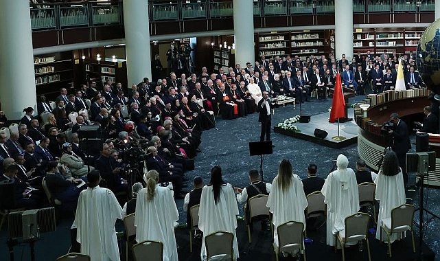 AY MI DOĞDU, YOKSA YILDIZ MI KAYDI?