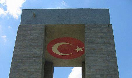 ÇANAKKALE'NİN GİZLİ KAHRAMANI NİĞDELİ ÇOLAK ALİ VE MEZARINDAKİ BRONZ MADALYA