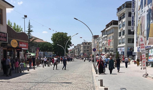 Dikkatler Başka Yöne Çevrilirken, Asıl Gündem Kayboluyor